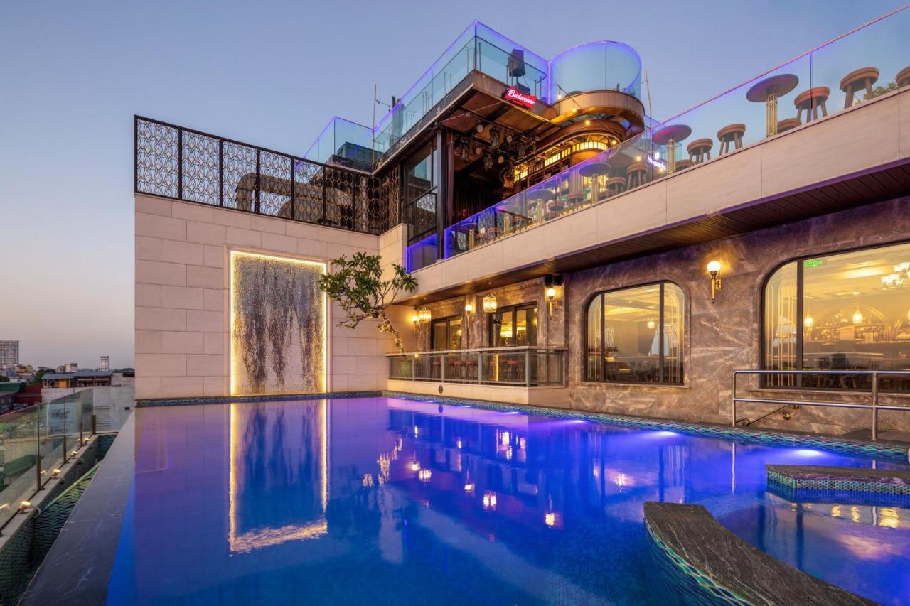 Peridot Grand Luxury Boutique Hotel Hanói Exterior foto The pool at the hotel