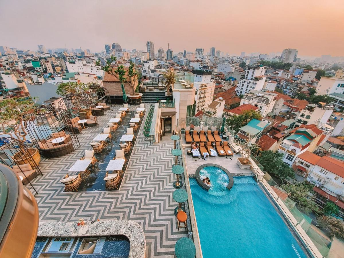 Peridot Grand Luxury Boutique Hotel Hanói Exterior foto The rooftop pool at the hotel
