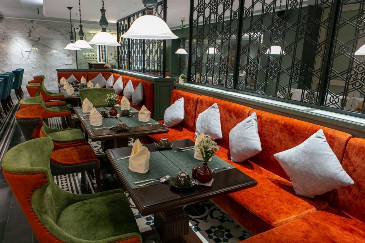 Peridot Grand Luxury Boutique Hotel Hanói Exterior foto Interior of the restaurant