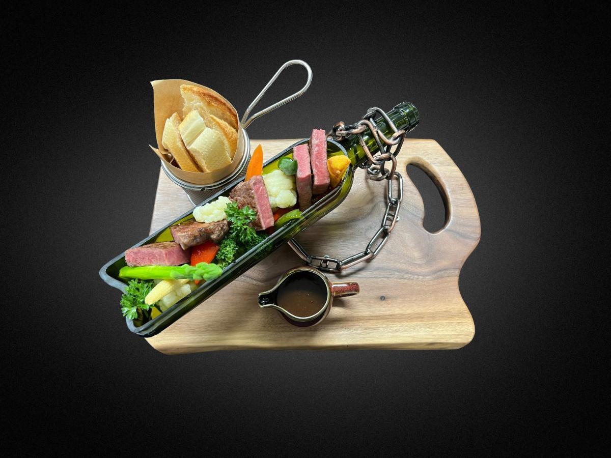 Peridot Grand Luxury Boutique Hotel Hanói Exterior foto A typical serving of a mixed salad