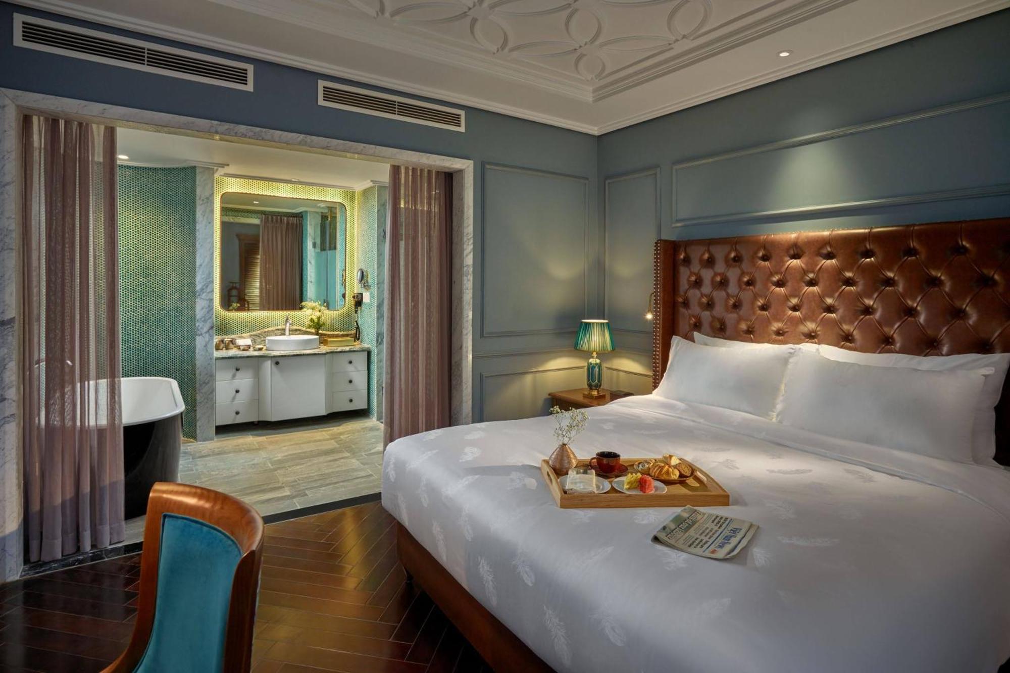 Peridot Grand Luxury Boutique Hotel Hanói Exterior foto A suite at the hotel