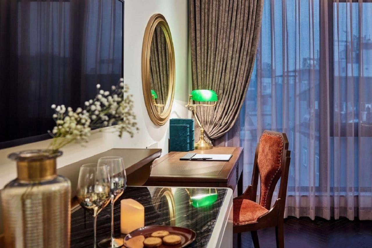 Peridot Grand Luxury Boutique Hotel Hanói Exterior foto A room at the hotel